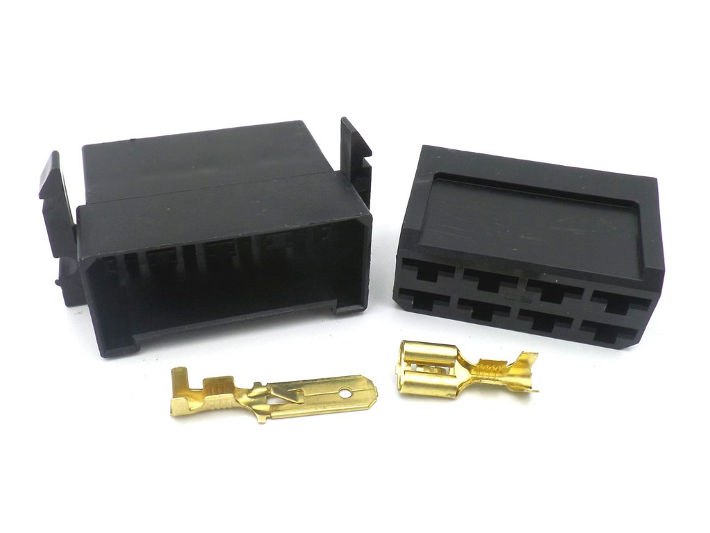 6.3mm 8 Way 12 volt Automotive Wiring Loom Connector in Black