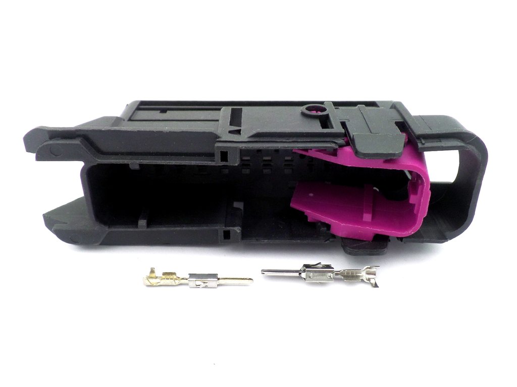 Connector 28 Way Skoda VW Male Car Door Plug L-24
