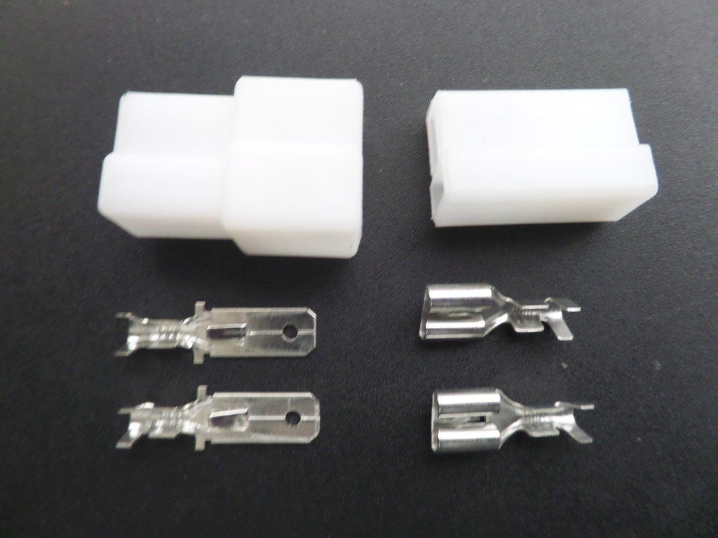2 way white T no lock male loom connector set
